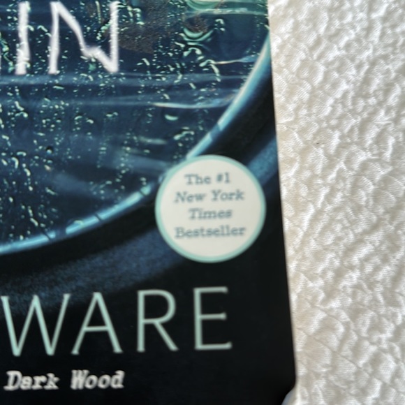 Ruth Ware book- The women in CABIN 10, also author of in the dark, dark wood. - Picture 4 of 8